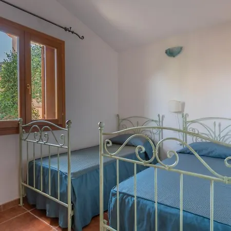 Lägenhet Stunning Bouganvillage 2 Bedroom Sleeps 6 Child Tanaunella